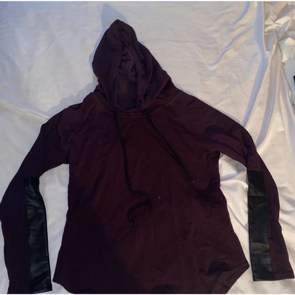 Fifteen Twenty Women Red Pullover‎ Hoodie Size Medium Leather Trim - Picture 9 of 12